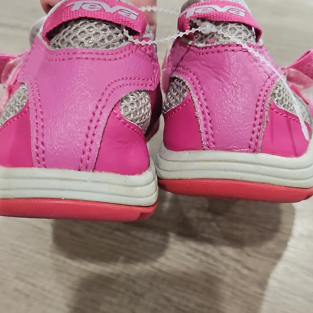 Teva Kids' Pink Adventure Shoes size US 1